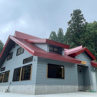 大平登山口からスタート。可愛らしい赤い屋根の米山ハイキングベース🏠