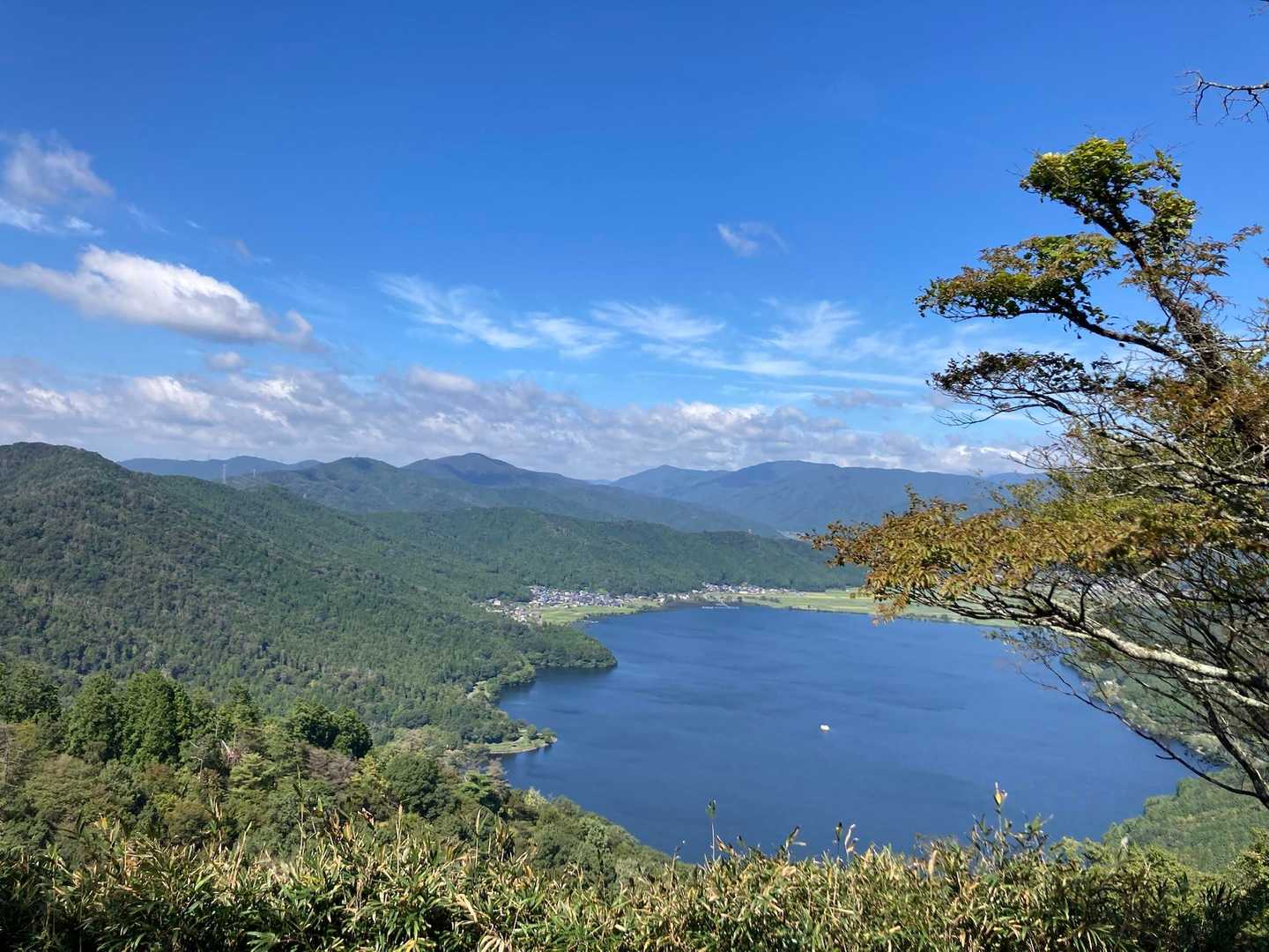 ぽっかり可愛い余呉湖