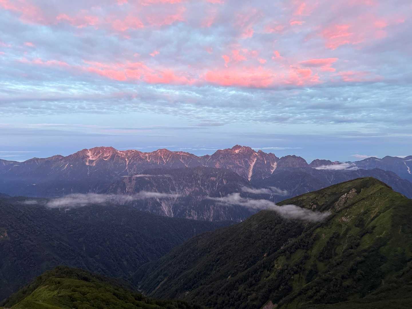 鹿島槍ヶ岳縦走 | 国内で希少な現存氷河を抱き、後立山連峰を代表する秀麗な双耳峰の写真