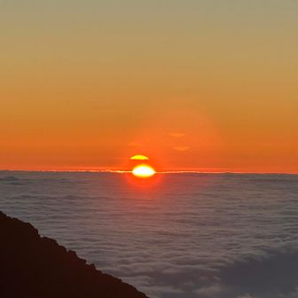 下山途中からの御来光🌄素晴らしいです👍