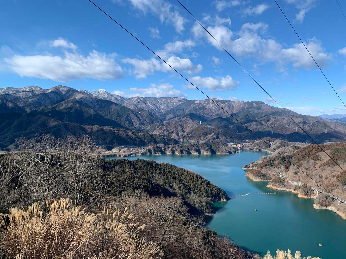 よくみる景色　奥の丹沢の山が白くなっていますね