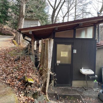 水明荘脇にトイレがあります
有り難く使わせて頂きました