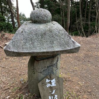 経ヶ塚山。談山に鬼門にあたるため、お経を埋めているらしいです📜