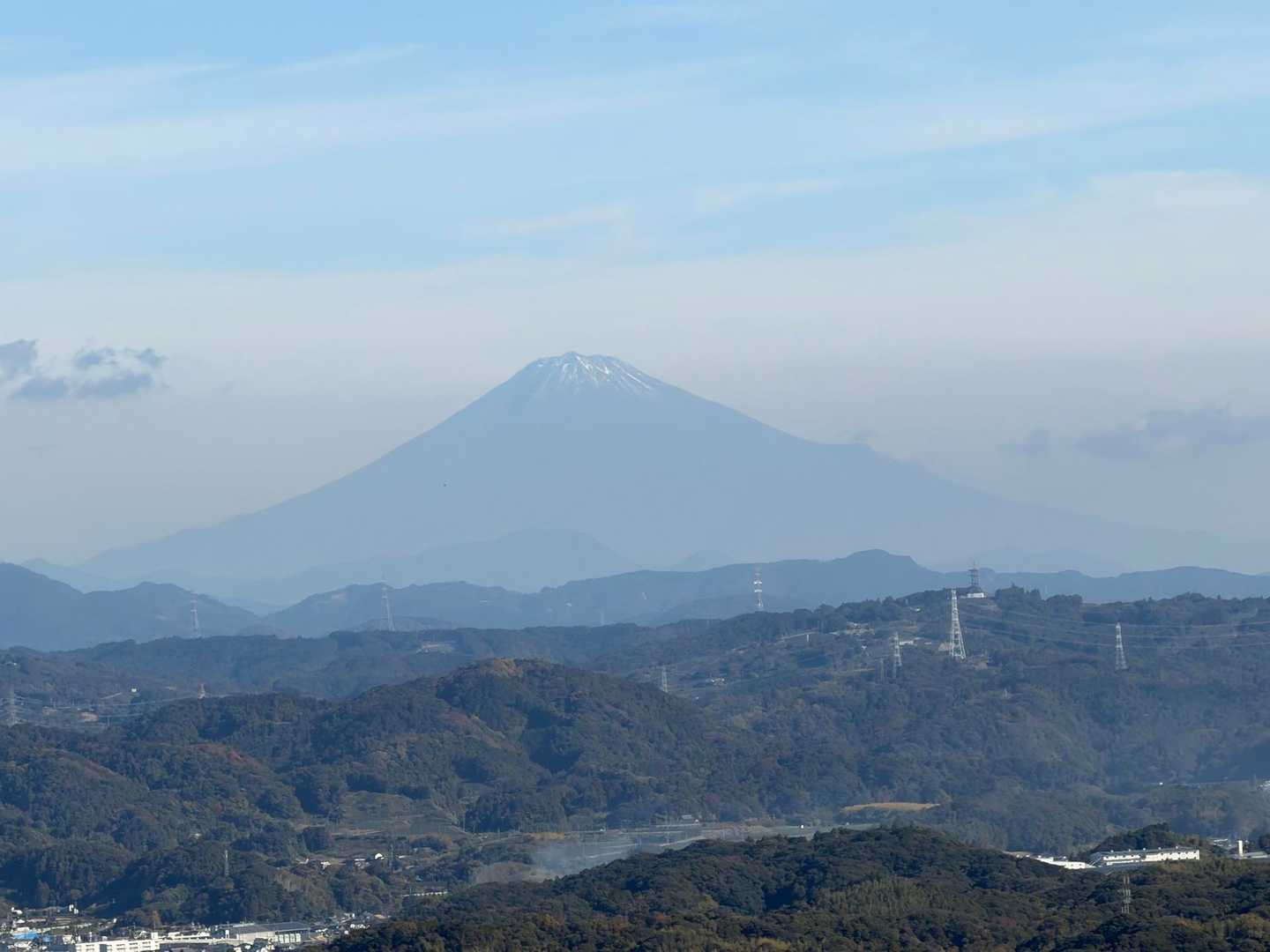 私とakiさんは展望台まで😳
今日はランチメインなので🤣🤣🤣
静岡県側から見る富士山の方が、雪が少ないね🤔