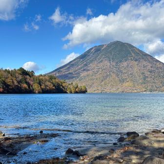 男体山と八丁出島
バス停までの湖畔歩きが長い､､､
