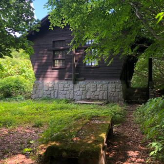 連日の大休峠避難小屋