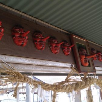 駅舎には、👺天狗👺ズラリ