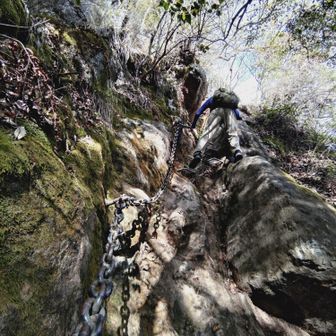 山頂から黒髪神社上宮へ　鎖場⚠️
