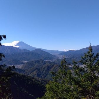 あ⋯、お富士が雲に捕まった！