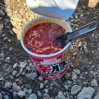 本日の山カプヌは新製品、辛豚🐽
辛味オイルが豚風味を倍増する感じ