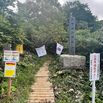 で、歩行終了です。
目の前の公立駐車場のトイレ前には、一つだけ蛇口があります。
下山道の田んぼの攻撃を受けた向きは、ここで靴を洗えます。