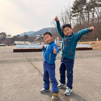 元気にゴール✨
2人とも疲れた様子もなく、駐車場を走り回っていました😅
初めての北泉ヶ岳🏔️も登れて大満足❗️
雪山の楽しさを知ってしまいました😆