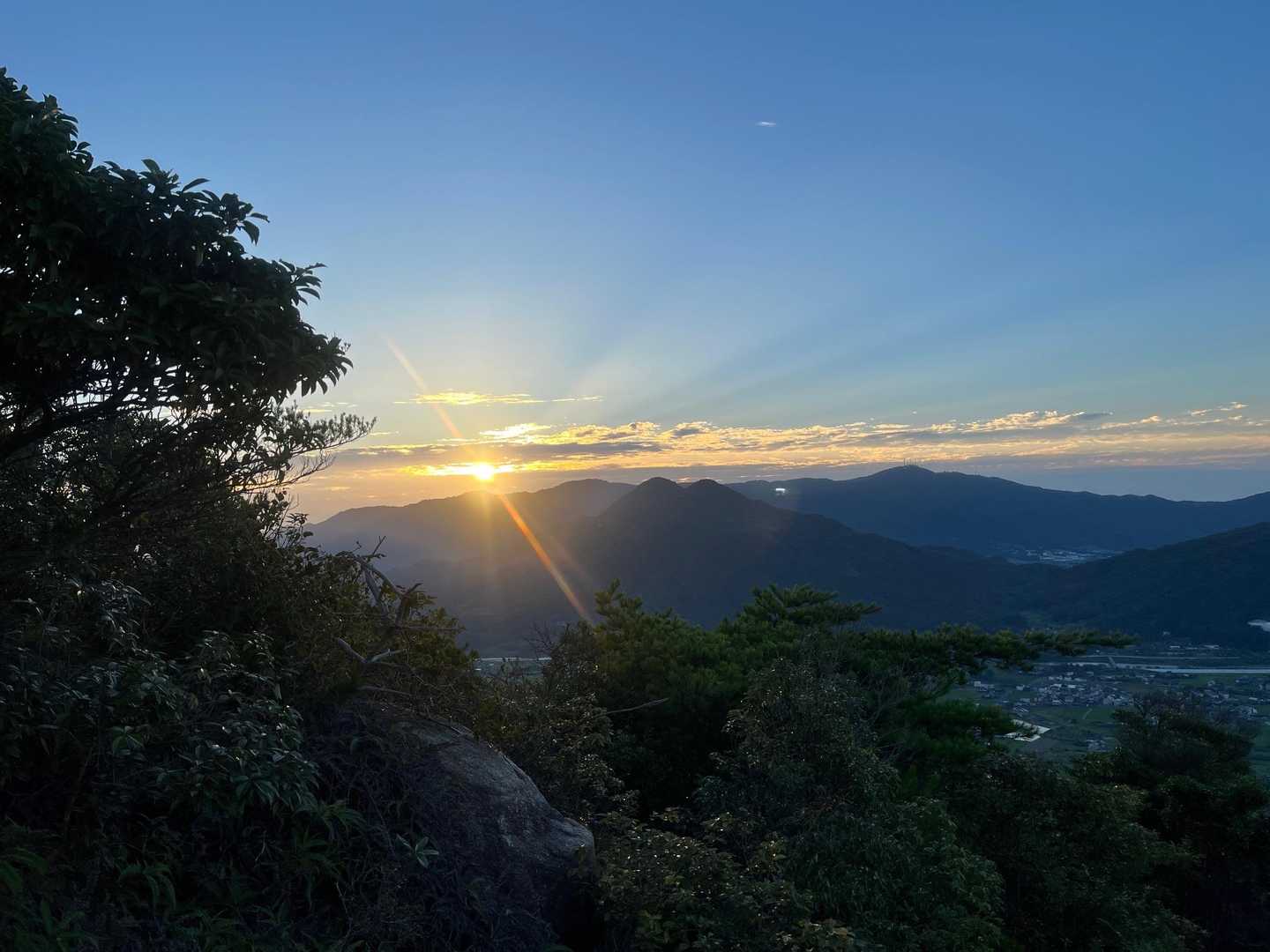 降りてる途中で日の出🌅