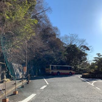 バスで大山ケーブルバス停に到着。登山開始。