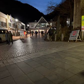 競歩で下山　🚶‍♀️‍➡️
 (下山だけ速い200%越えの私...)
まだ17時なのにこんなに暗くなりました。

一度見てみたかったダイアモンド富士
見る事が出来て大満足です💕
