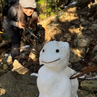 急登によっぽどやられたのか…
奥様壊れてますｲﾂﾓﾀﾞｹﾄ

やば‼️

雪だるま☃️に危険が迫ってる⚠️

破壊💥しようと
とても悪い顔をしているｵｸｻﾏ