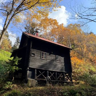 紅葉と冷水小屋
