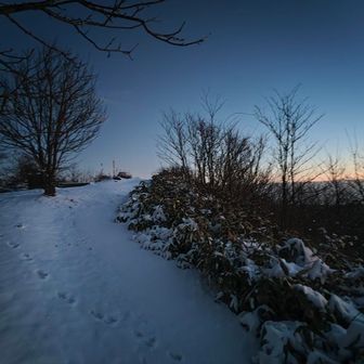 積雪は10cm少々かな 気温-3℃くらい
結局アイゼン不要で行けました✋