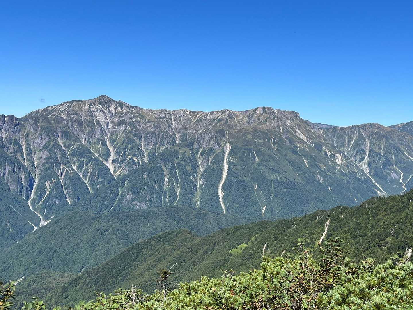 笠ヶ岳の雄姿がずっと左手に見えている