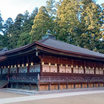 全く人のいない御影堂。