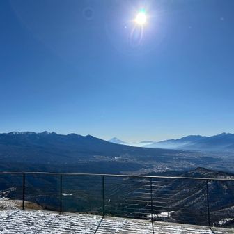 うぁー、八ヶ岳連峰と奥に富士山🗻