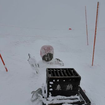 まずは、お地蔵様にごあいさつ。
ところで、地蔵岳ってどこ？？
と悩んでウロウロ…