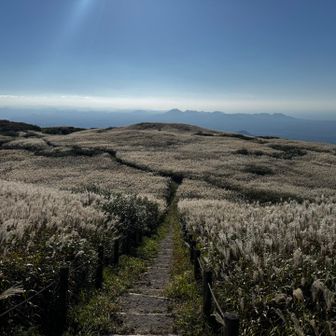 石見方面。時間があれば六座縦走がしたかったものです。