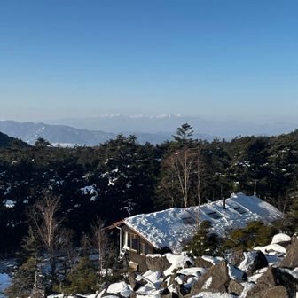 高見石から小屋と北アルプス