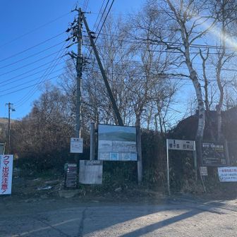 登山口。すぐ近くに駐車場🅿️人の気配ゼロ😅