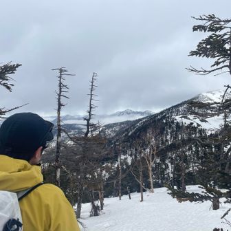 午後は雨予報☔
風も強いし雲も予定より早く濃くなって来たから今日は岩菅山まで。
この先はまた次回のお楽しみ🫶