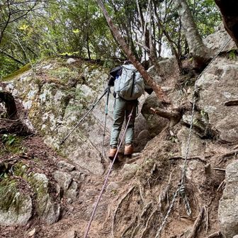 下山道として、降りずらい場所は多い。