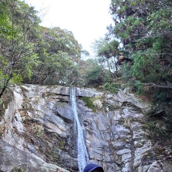 白糸の滝
自撮りに燃える🔥
何度も撮りなおす😁
ちなみにスタートはこの格好