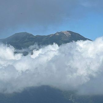 大長山から
白山、運良く少し頭見せてくれました🤗