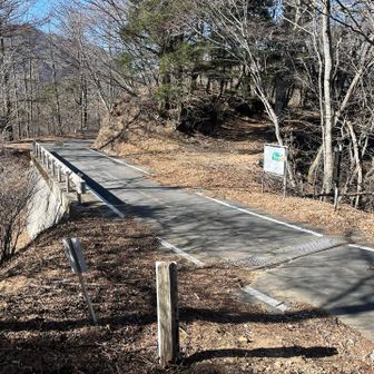 無事に登山口到着！あとはただ舗装路を降るのみ。