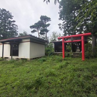 山頂には鳥居