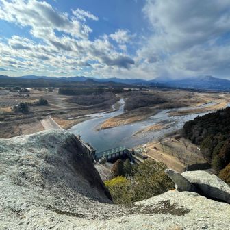 佐貫観音山の岩、この時はただのでかい岩だと思って登ってました😅右のは後で知ったのですが亀岩でした。