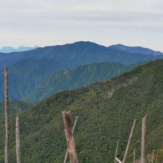 国師が岳と金峰山