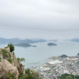 黒滝山。
瀬戸内の島々一望。
眼科にはアヲハタジャムの工場も。