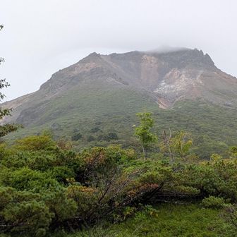 茶臼岳…噴煙あがってる！