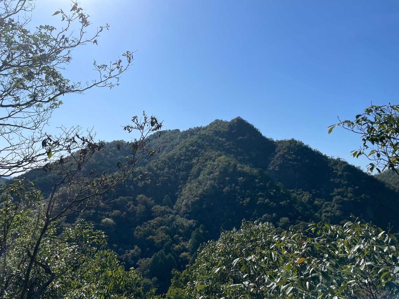 次はあの山の頂上目指します