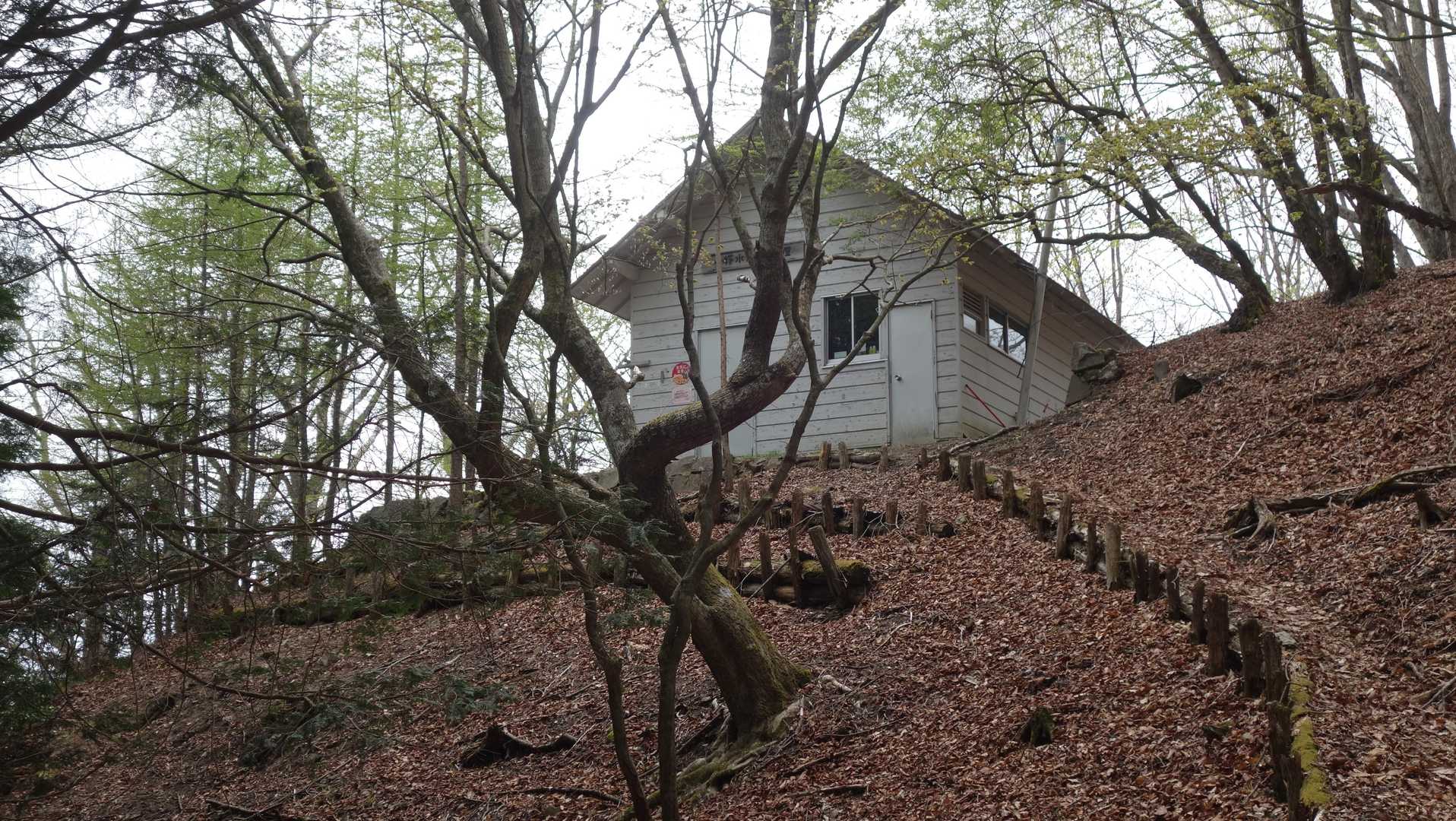 一杯水避難小屋