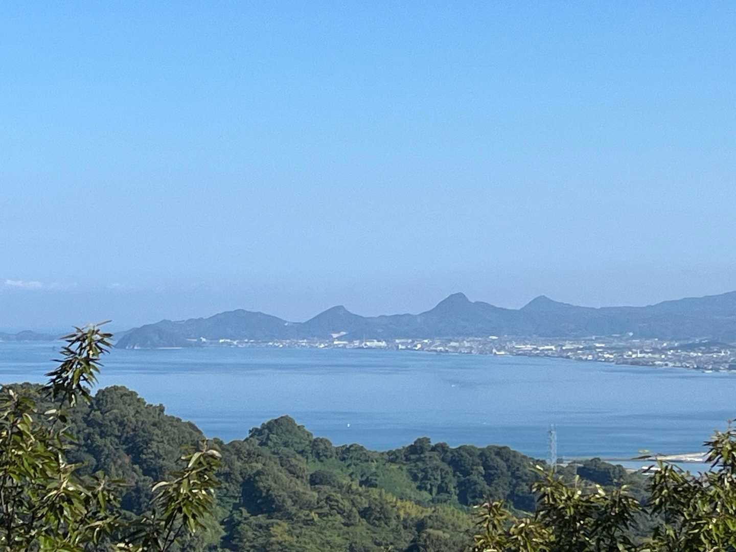 右から名石山、恵良山、腰折山、新城山