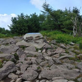 雲上の丘到着。
外輪山No.2の高さを誇る2,110m。