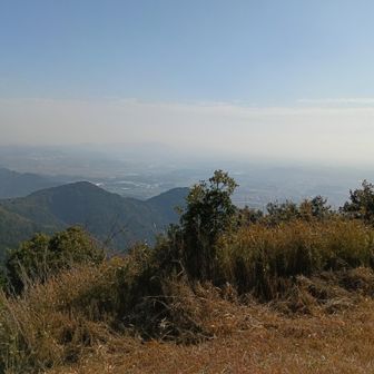 山頂からの展望はいつも楽しみだったが今日はpm25の影響かびっくりするほど不良でした