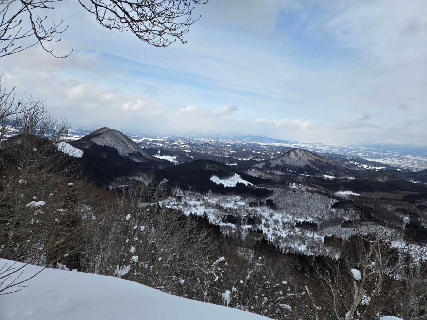 うわーっ❗
東黒森山&西黒森山が見えます。
よい展望です。