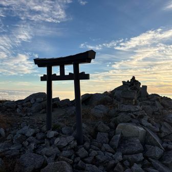 北股山頂へ