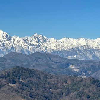 山頂は見晴らしが良く、戦国時代はここに狼煙台があったのも納得

