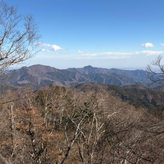 大岳山と12月に行った御前山見えました