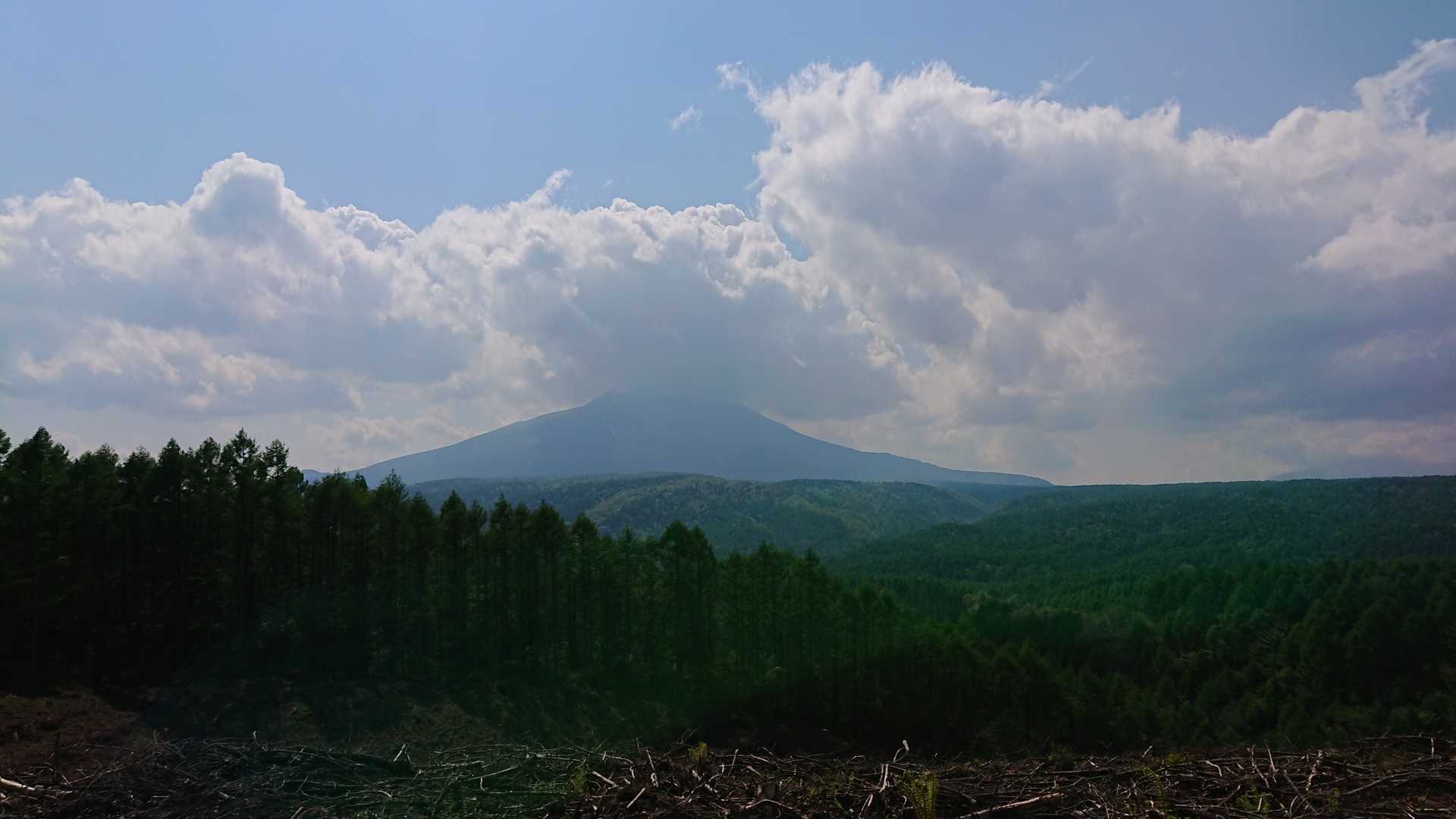 正面に浅間山ドーン