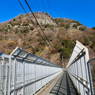 これから登る岩殿山の近くまで来ました